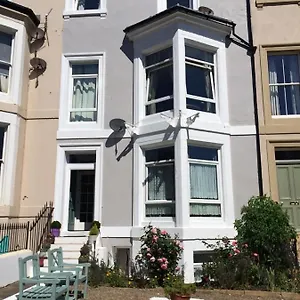Apartment Endeavour Returns, Whitby