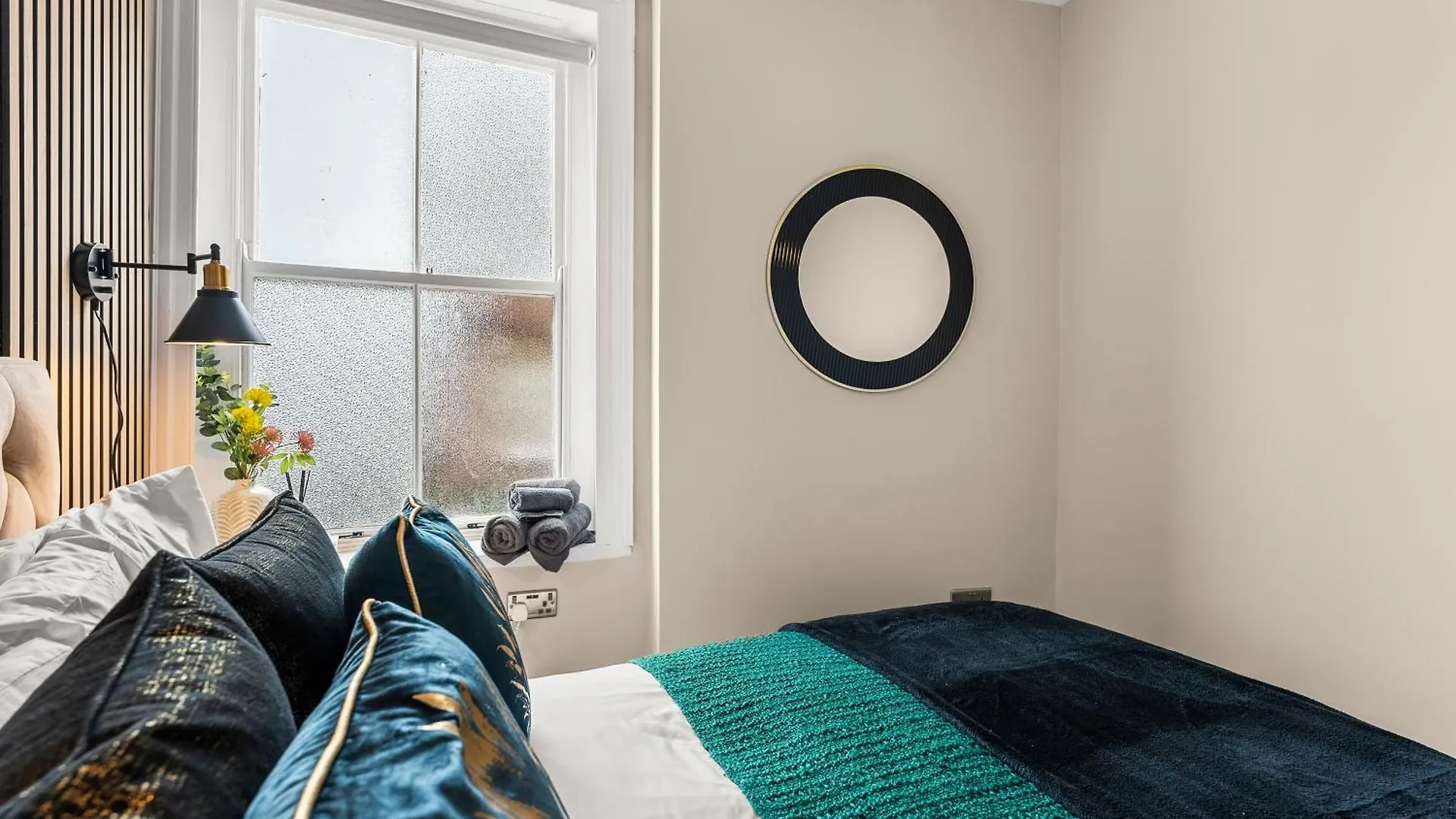 30 Percent Off The Sophisticated Central Whitby Abode - 3 Bed 0*,