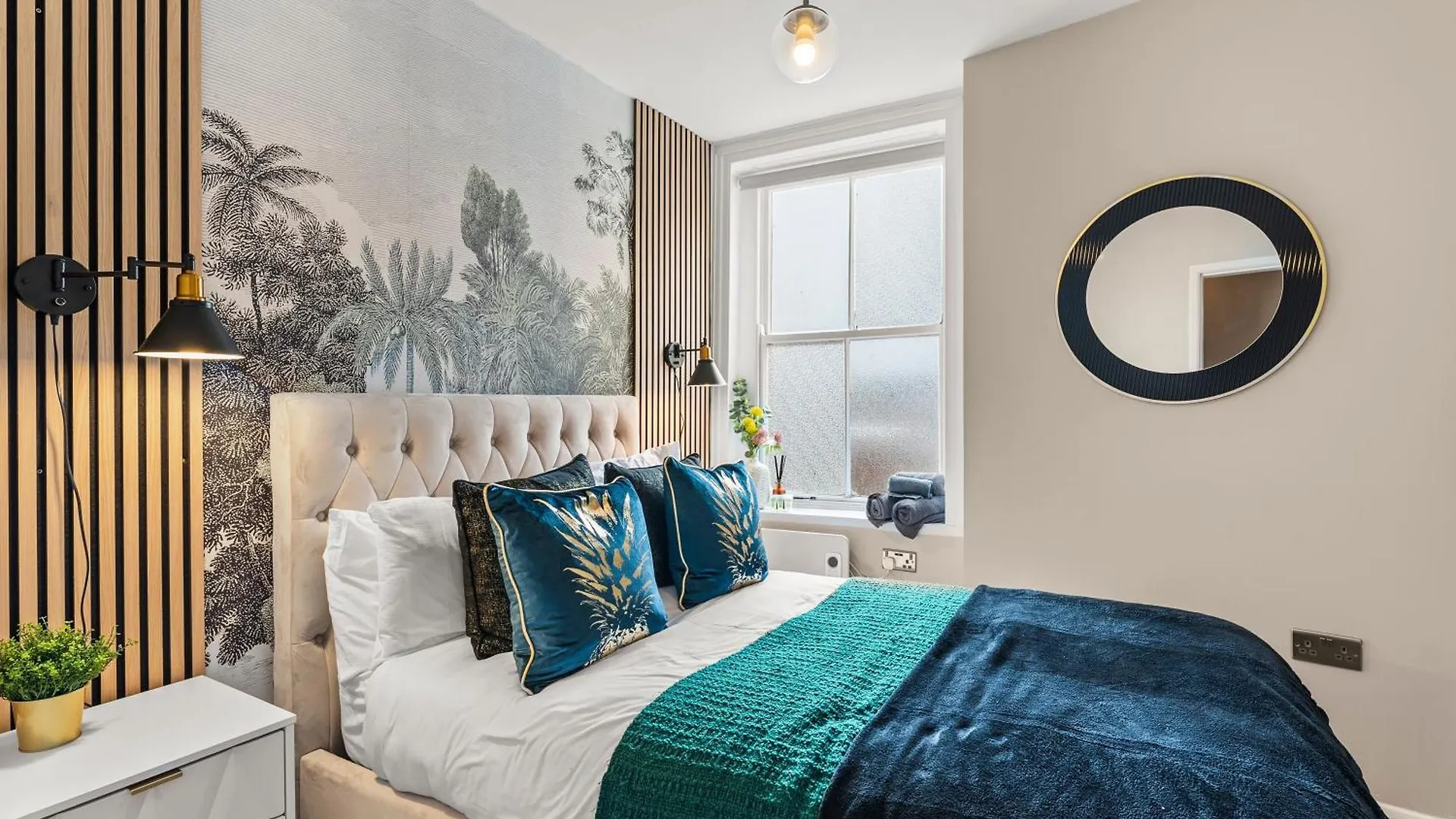 Apartment 30 Percent Off The Sophisticated Central Whitby Abode - 3 Bed